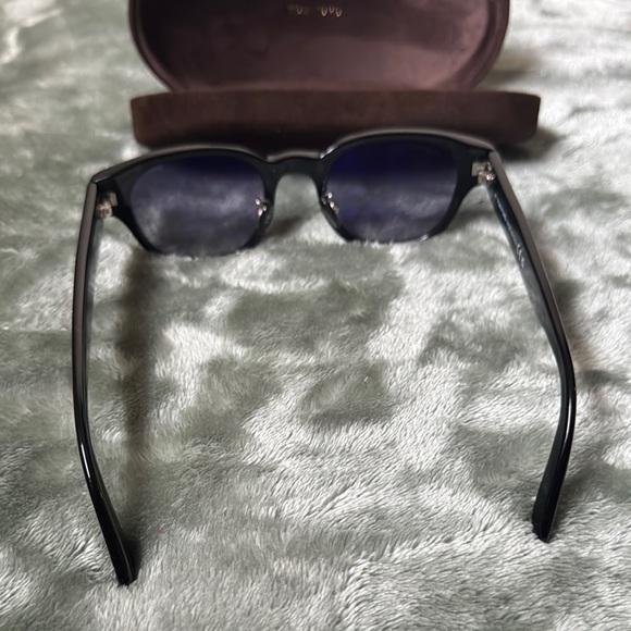 Tom Ford Sun Glasses - Picture 3 of 5